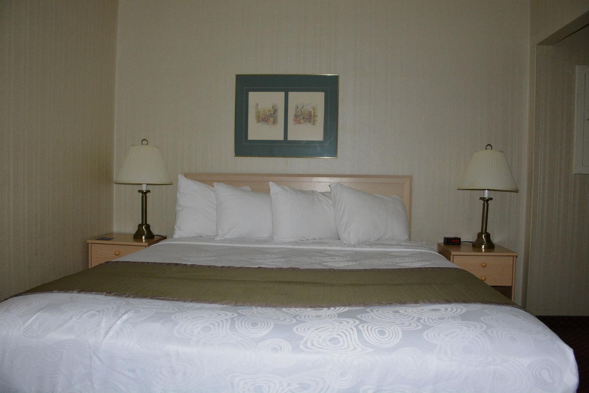 Travelodge By Wyndham Lethbridge Esterno foto