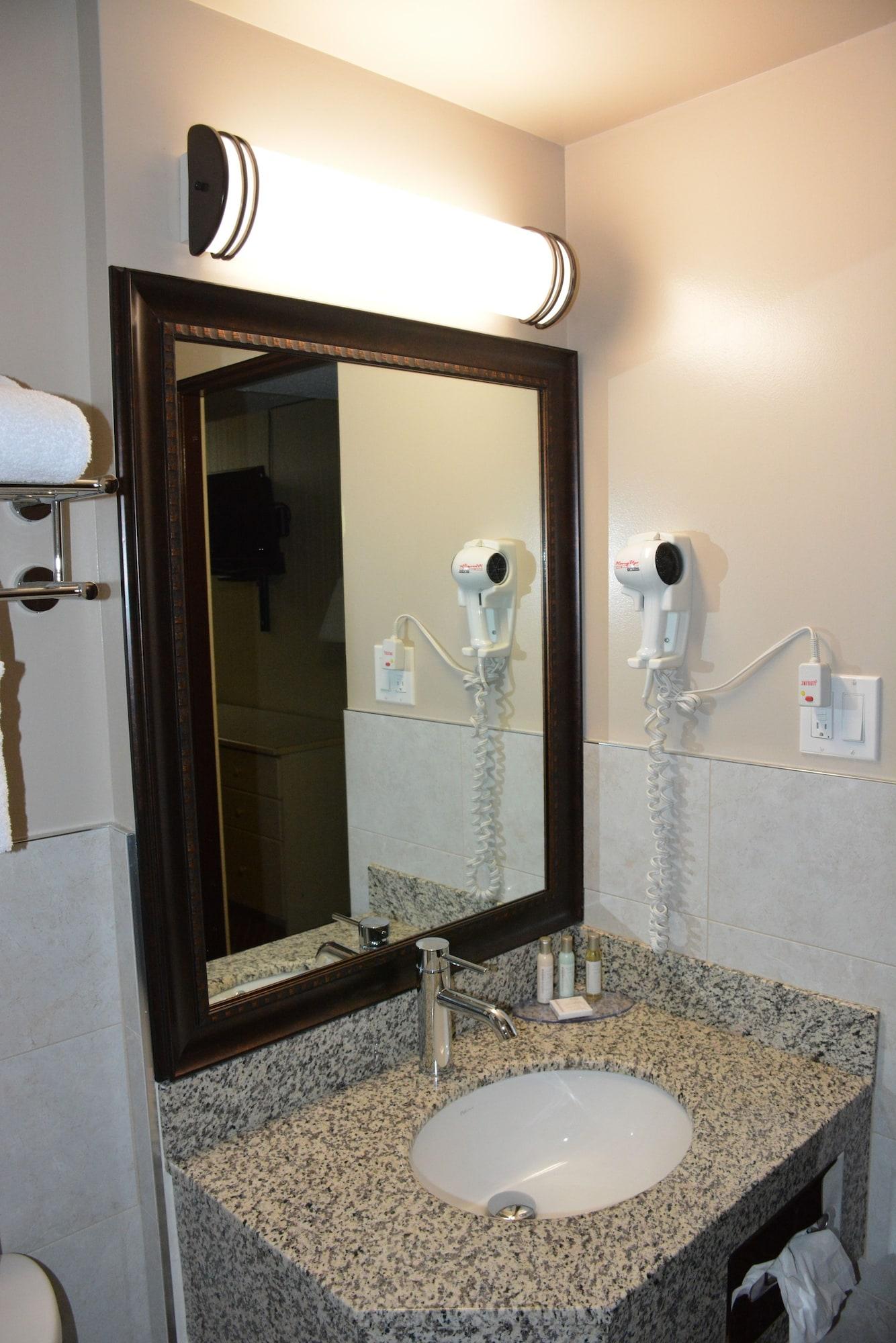 Travelodge By Wyndham Lethbridge Esterno foto
