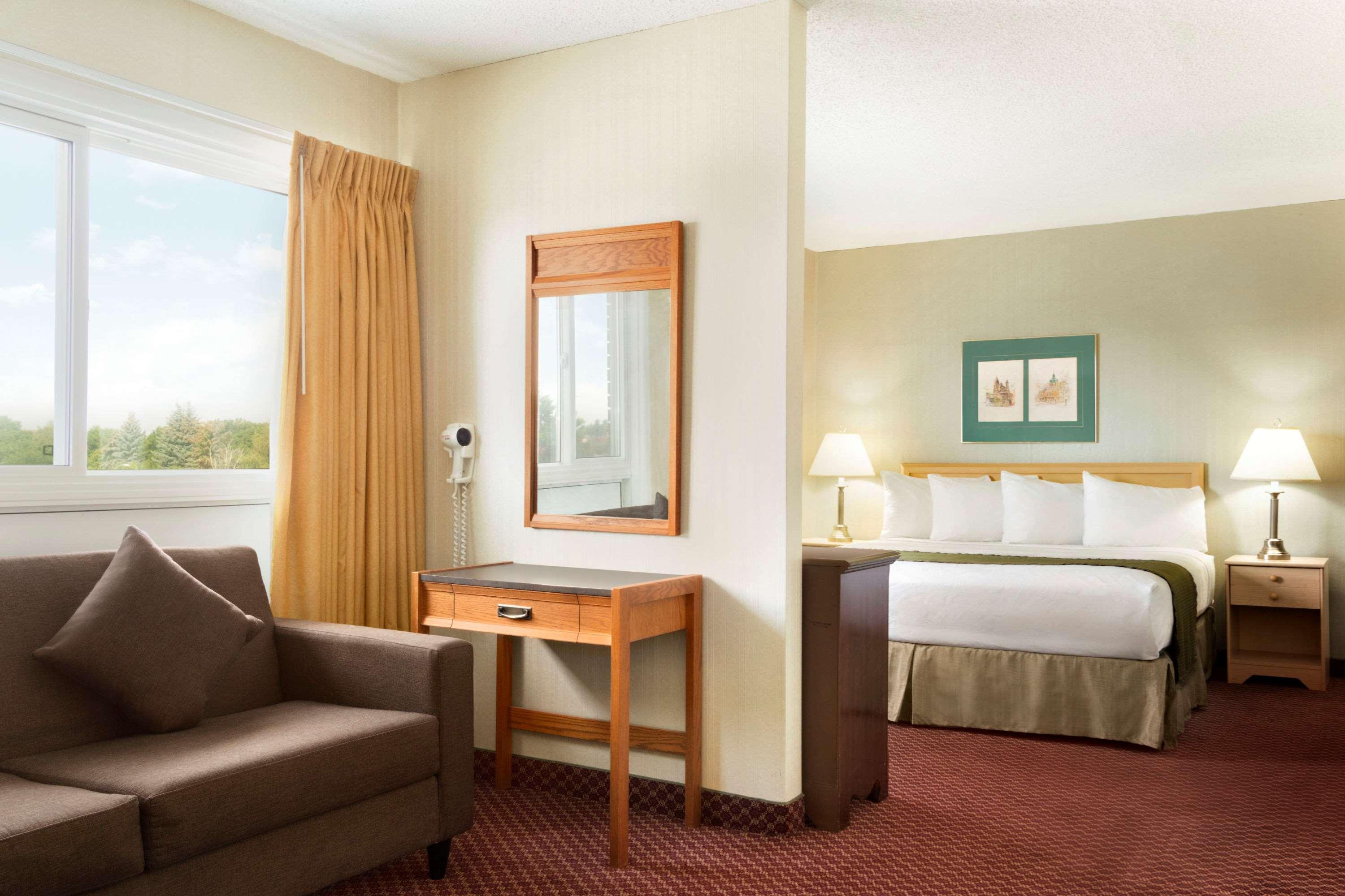Travelodge By Wyndham Lethbridge Esterno foto