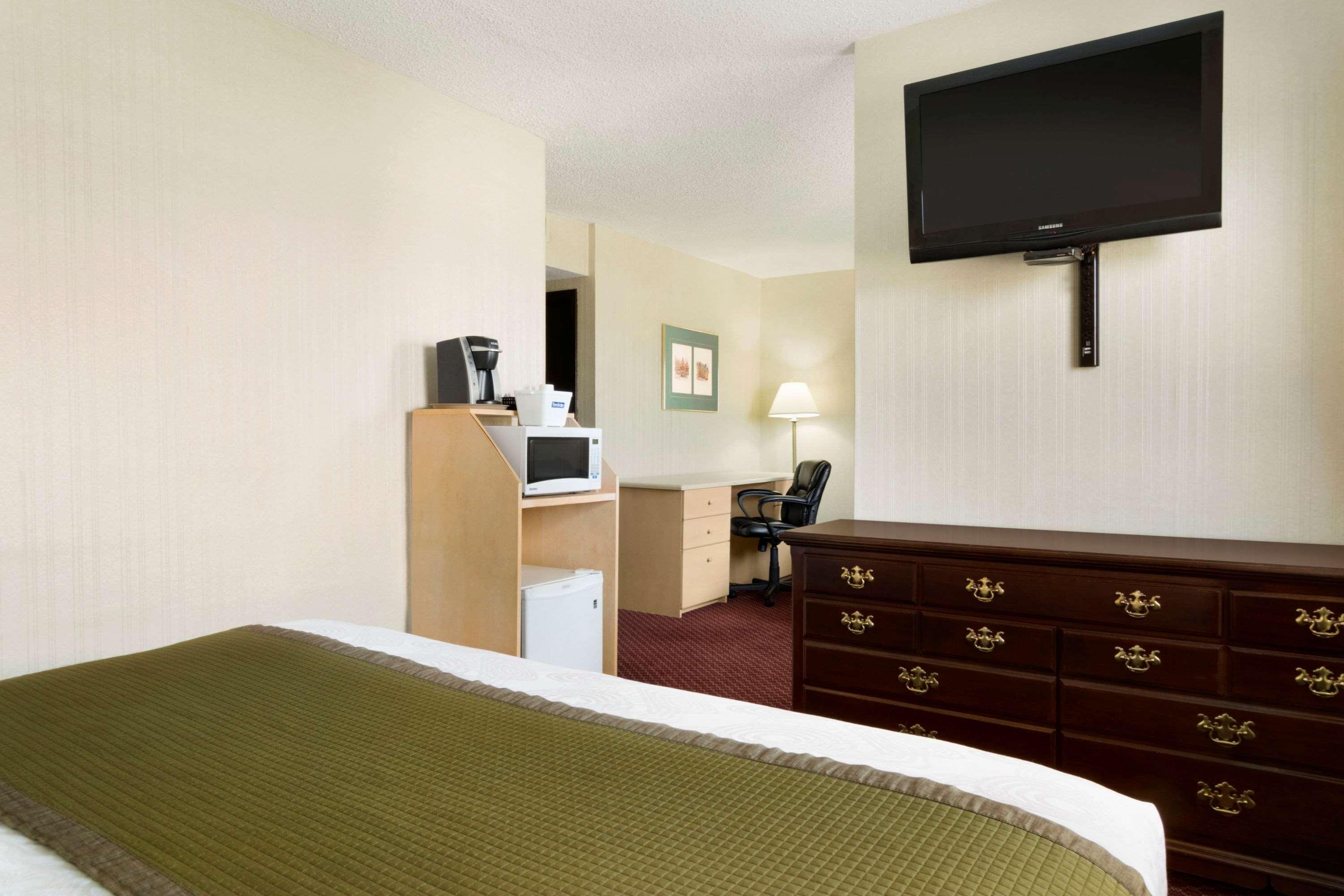 Travelodge By Wyndham Lethbridge Esterno foto