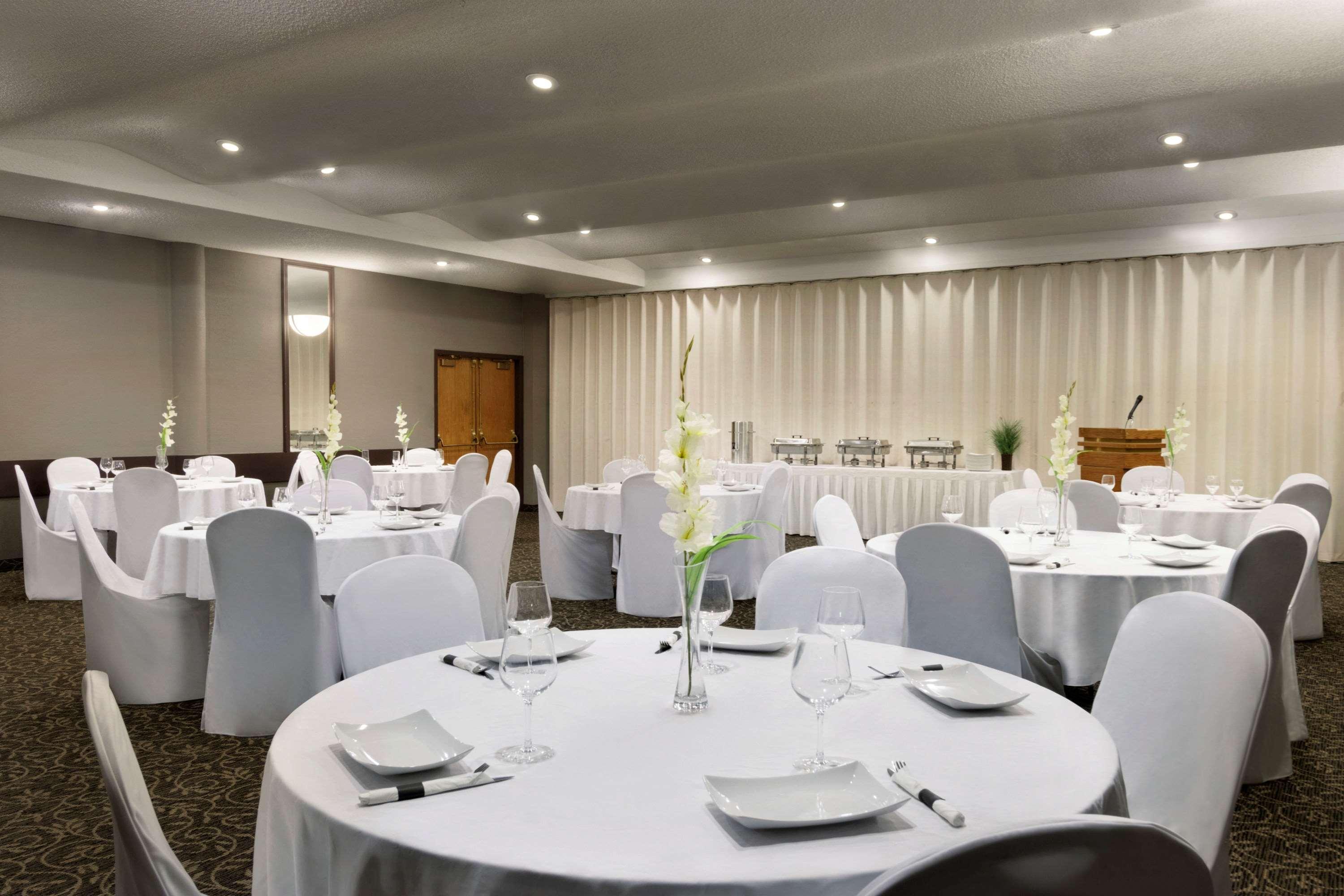 Travelodge By Wyndham Lethbridge Esterno foto