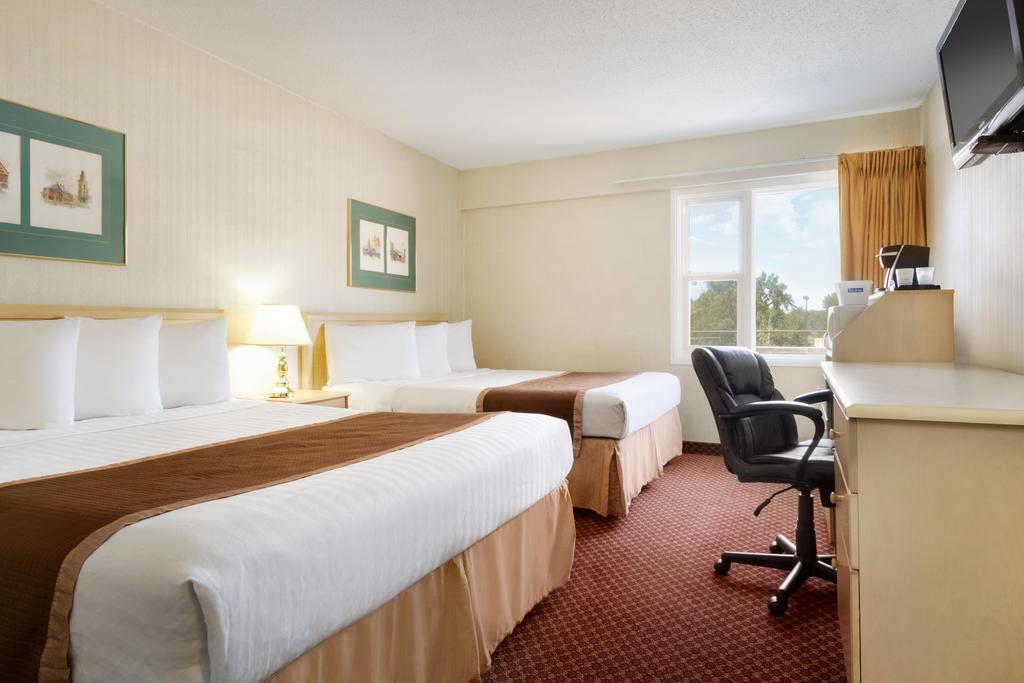 Travelodge By Wyndham Lethbridge Esterno foto