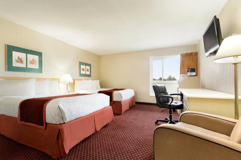 Travelodge By Wyndham Lethbridge Esterno foto
