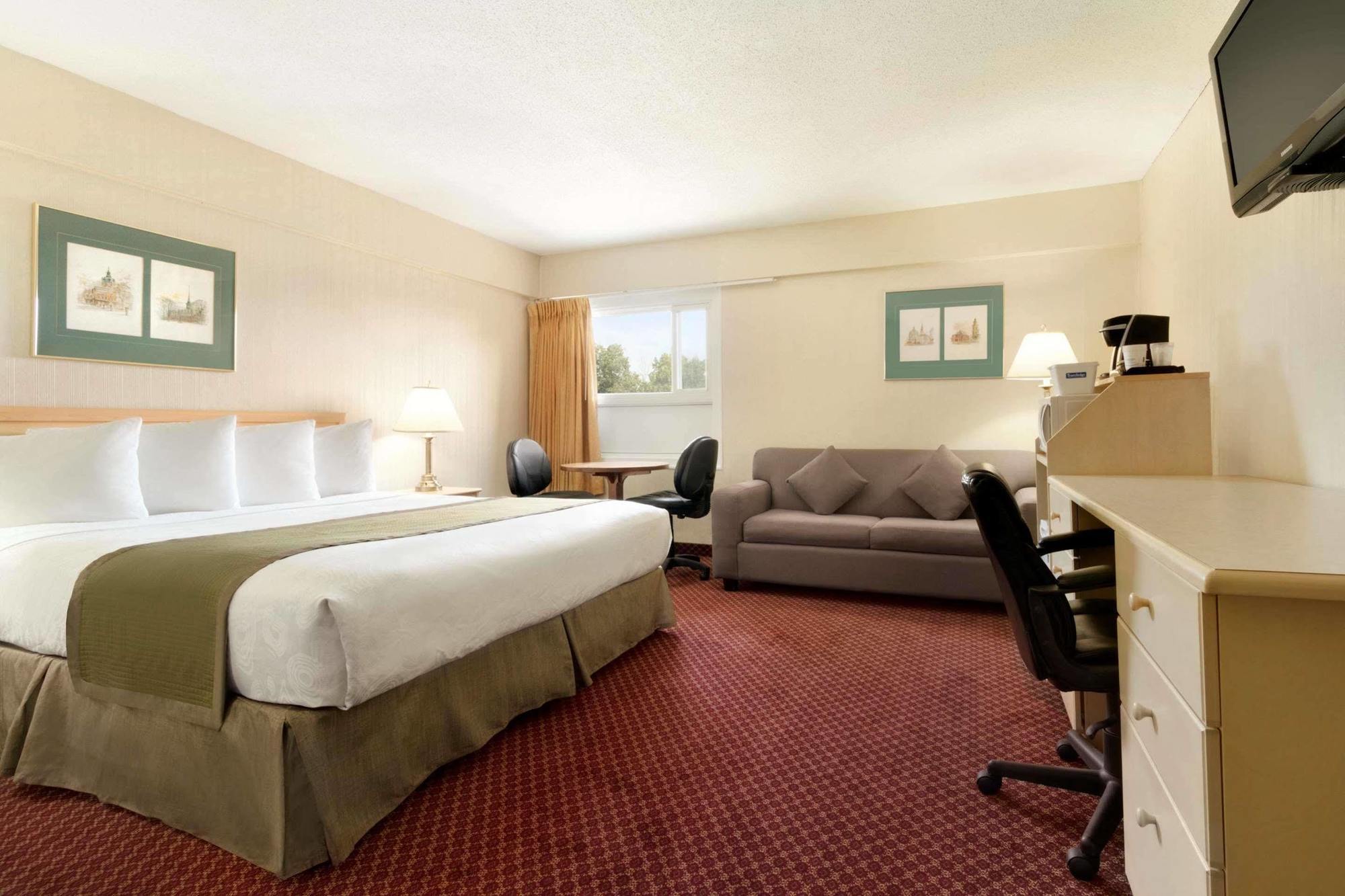 Travelodge By Wyndham Lethbridge Esterno foto