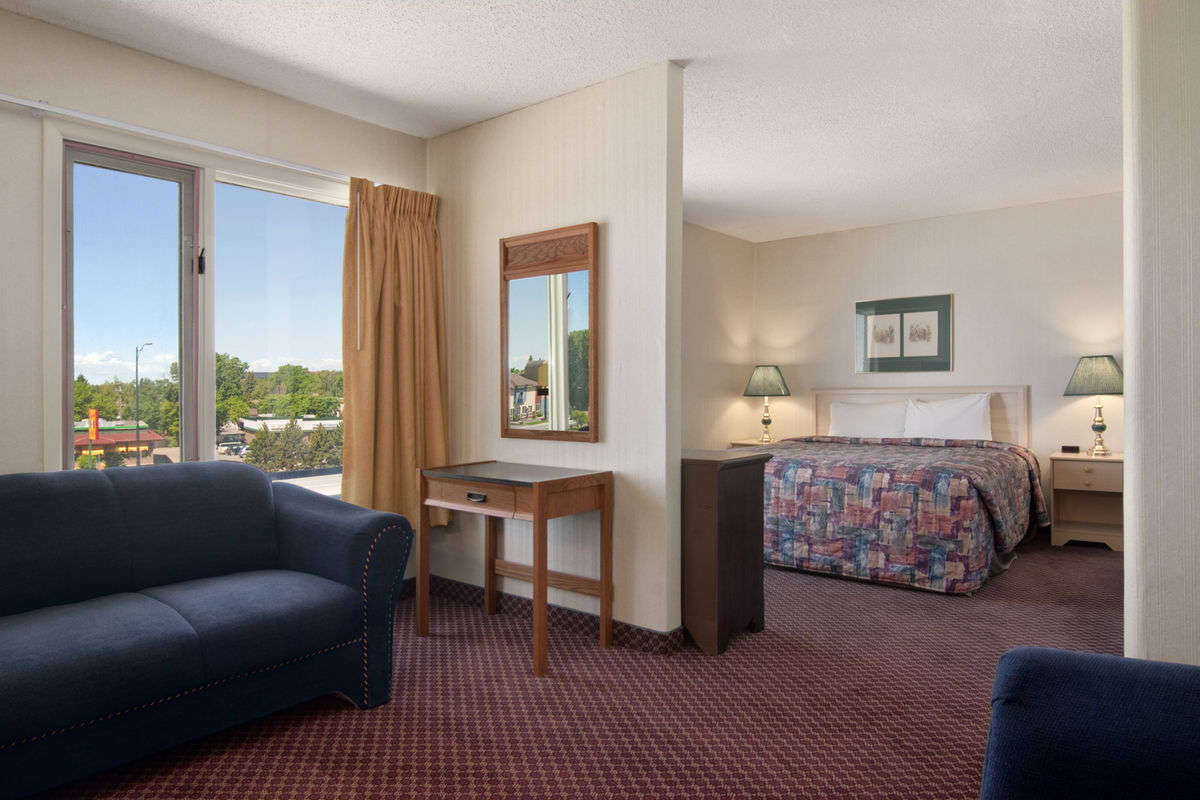 Travelodge By Wyndham Lethbridge Esterno foto