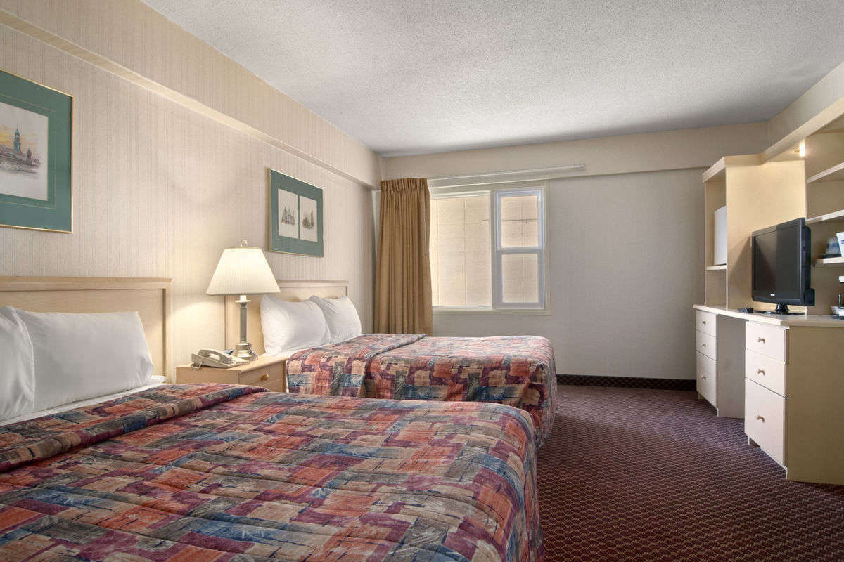 Travelodge By Wyndham Lethbridge Esterno foto